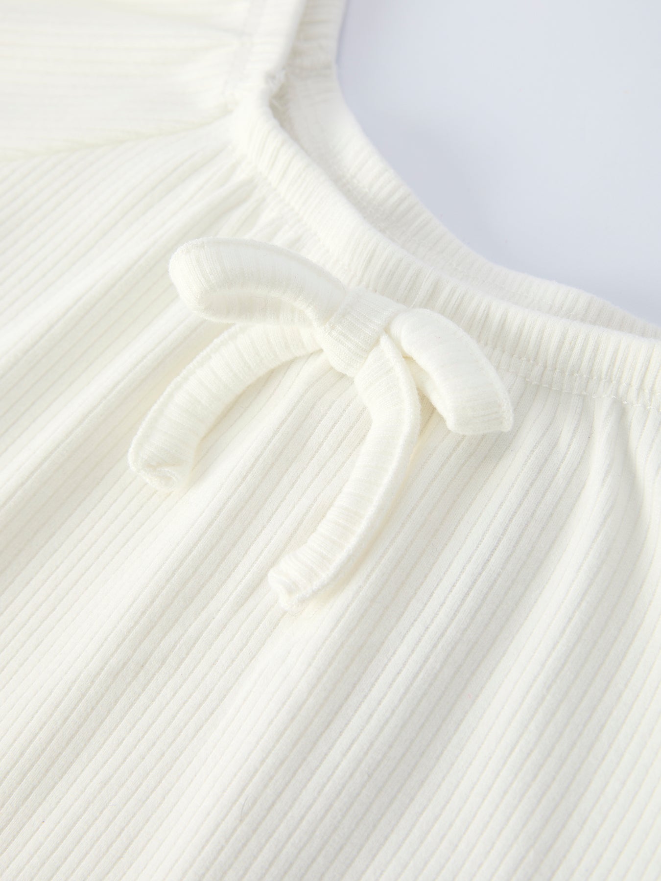 White Top And Daisy-Print Flared Pants Girl's Outfit